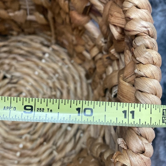 NWT Natural Woven Basket with Stand - Picture 15 of 16